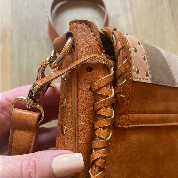 Cognac tan leather saddle bag. Woven Crossbody studded purse with fringe tassels - Picture 10 of 10